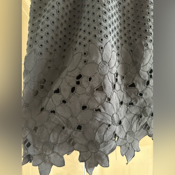 Club Monaco 100% silk skirt - Picture 6 of 8